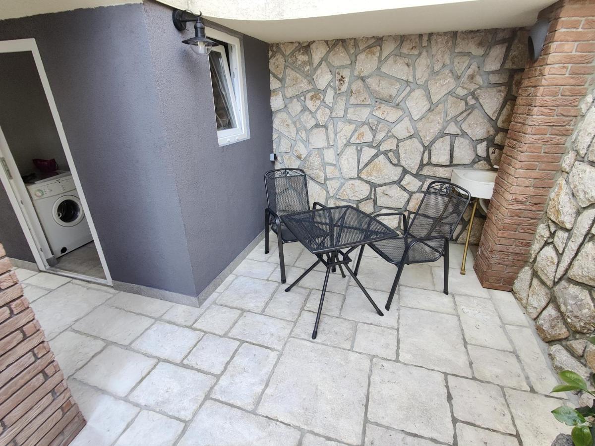 Biuk Apartments Novi Vinodolski Exterior photo