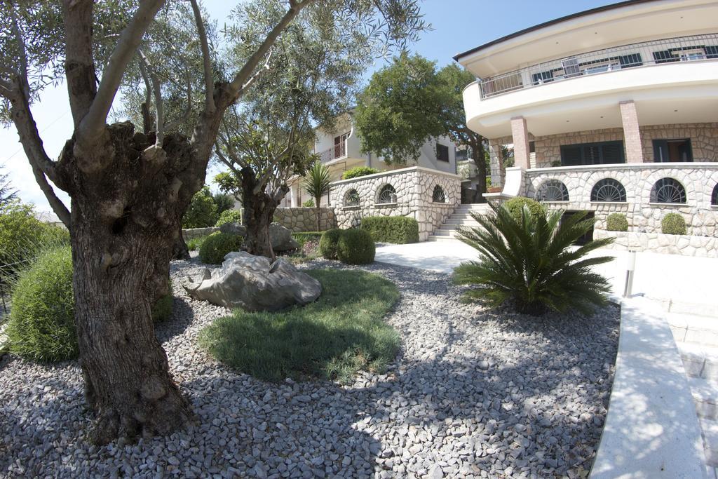 Biuk Apartments Novi Vinodolski Exterior photo